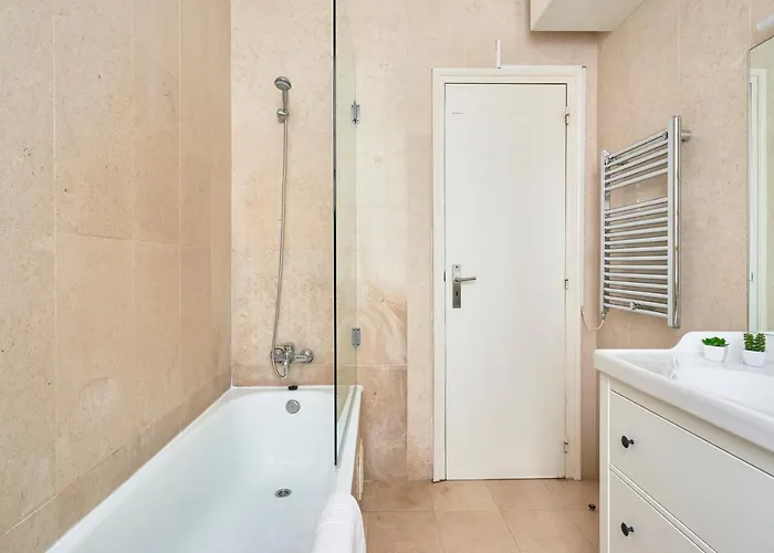 Spacious In The Perfect Location, By Timecooler Lejlighed *