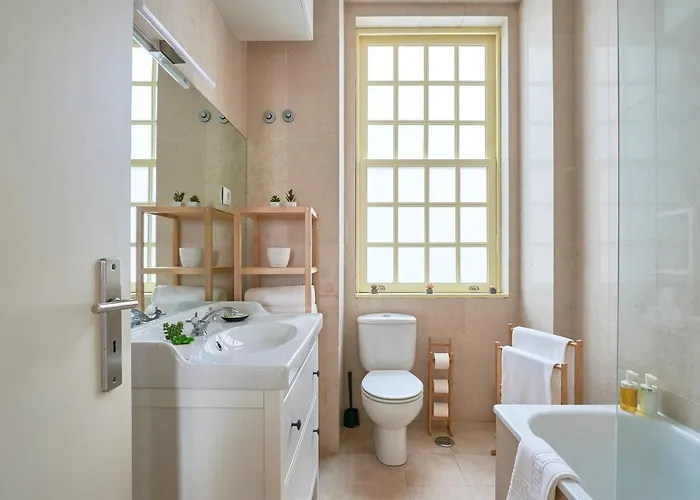 Spacious In The Perfect Location, By Timecooler * Lissabon