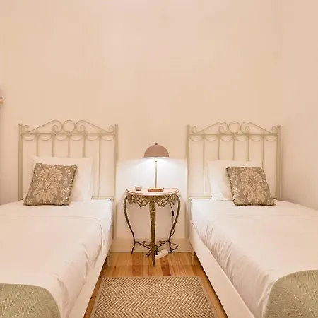 Spacious In The Perfect Location, By Timecooler * Lisbon
