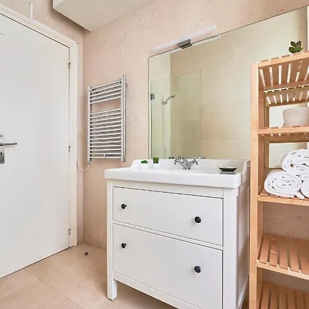 Apartment Spacious In The Perfect Location, By Timecooler *
