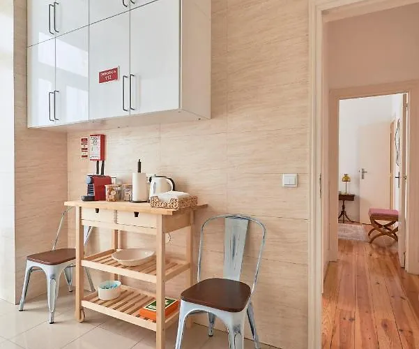 Spacious In The Perfect Location, By Timecooler 아파트