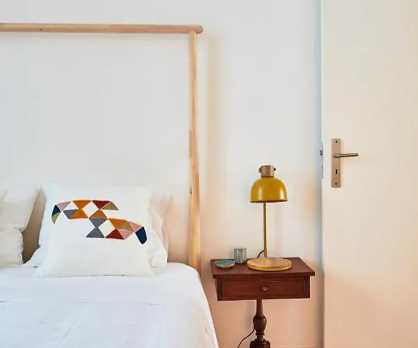 Spacious In The Perfect Location, By Timecooler 리스본