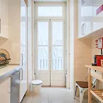 Spacious In The Perfect Location, By Timecooler Διαμέρισμα