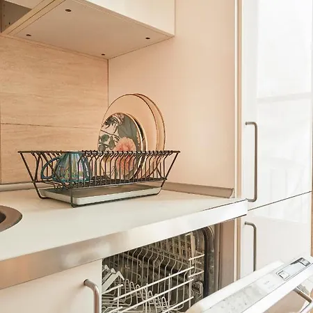 Spacious In The Perfect Location, By Timecooler Apartman Lisboa