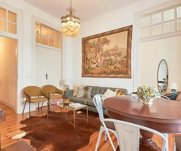 Spacious In The Perfect Location, By Timecooler *