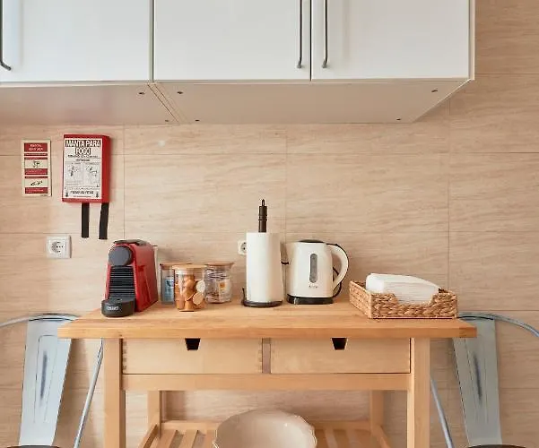 公寓 Spacious In The Perfect Location, By Timecooler *